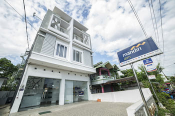 ホテルAiry Syariah Pemurus Baru Bumi Mas Raya 25 Banjarmasin バンジ ャ ルマシン エクステリア 写真